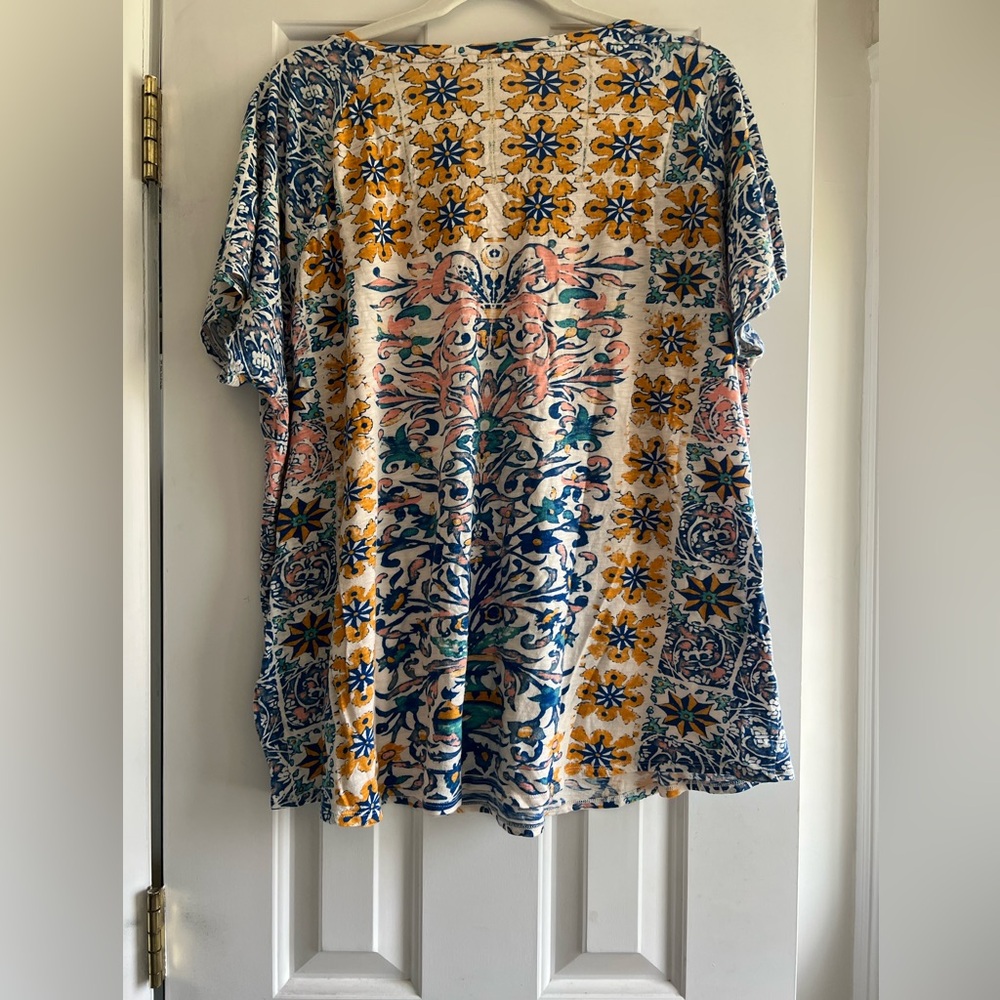 Colorful Floral Women's Top - Picture 2 of 7